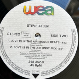 Steve Allen – Love Is In The Air
